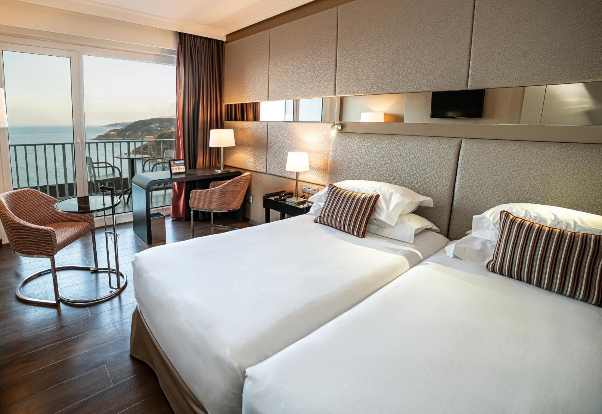 Privilege Tweepersoonskamer met 1 of 2 Bedden met Balkon en Uitzicht op Zee