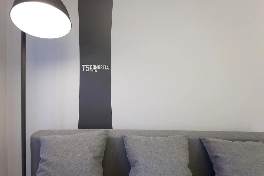 Pensión T5 Donostia Suites-1